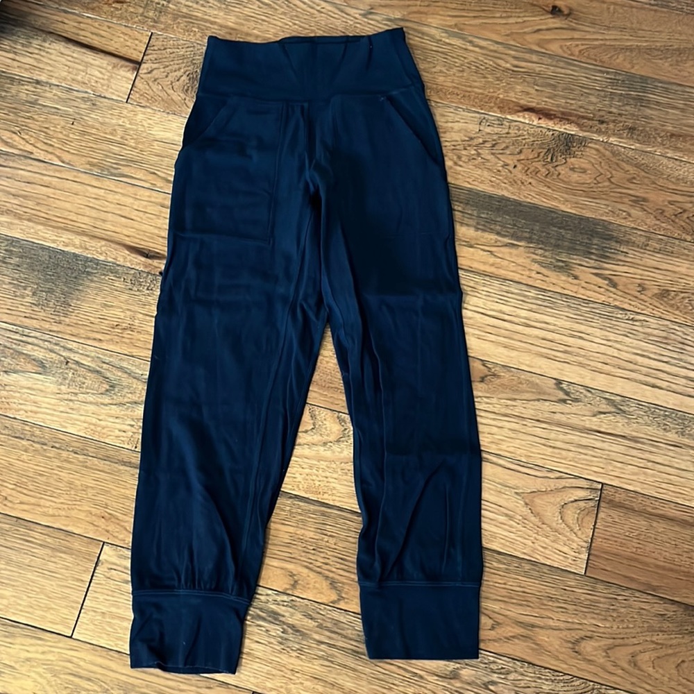size 0 lululemon joggers crop 23”